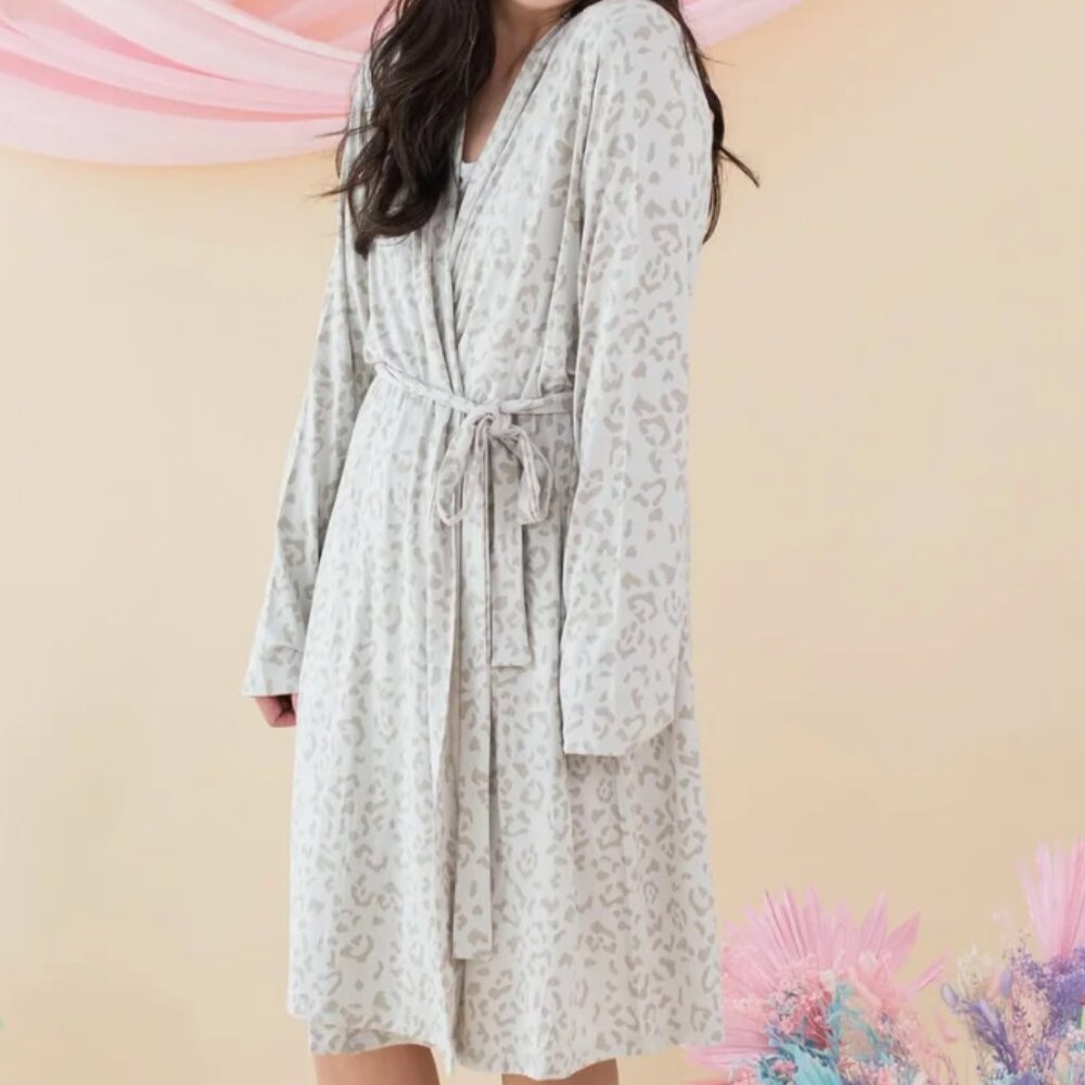 Kyte Baby Women’s Lounge Robe in Oat Leopard XS/S